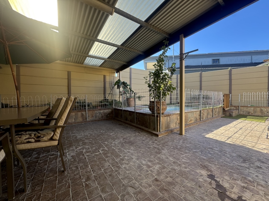 6 Bedroom Property for Sale in Haasendal Western Cape